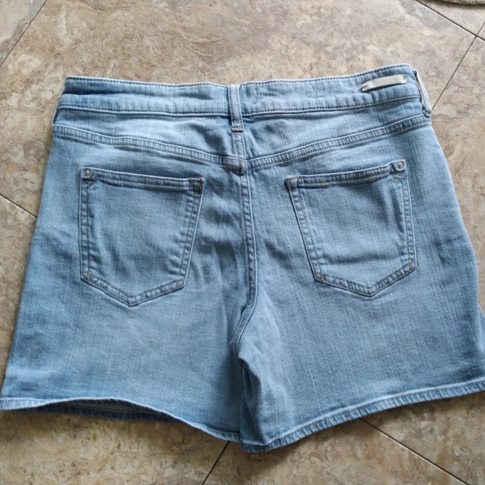 Pilcro and the Letterpress Slim Boyfriend distressed denim shorts, size 29 - Picture 4 of 8